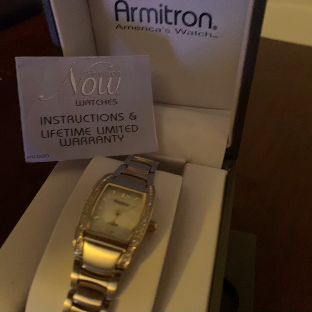 LADIES WATCH - Picture 5 of 6